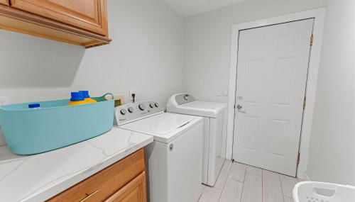 * Large Updated Waterfront Delta Manor Boat Dock * - Foto 5