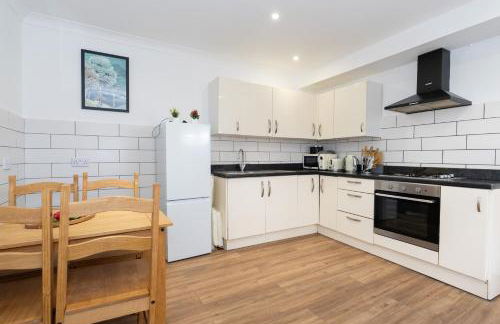 Open Mind Property - 4BR, 17 Guests & Free Parking - Foto 32