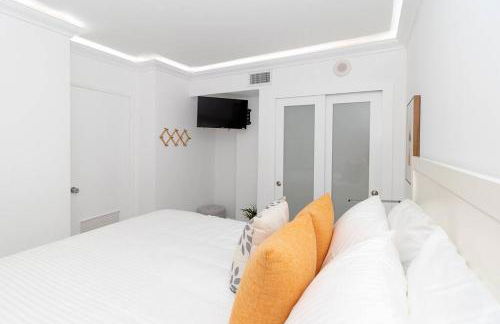 Stunning & Spacious Resort-Style Condo Across From Beach! - Foto 13