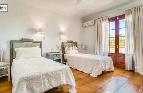 LA CALMA Espectacular villa con jardín y piscina en Menorca - Foto 13