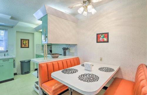 Retro St Pete Home with Private Heated Pool - Foto 12