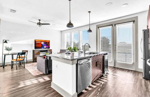 Bright 2BD 2BA Suite Gym and Pool City Center Stay - Foto 1