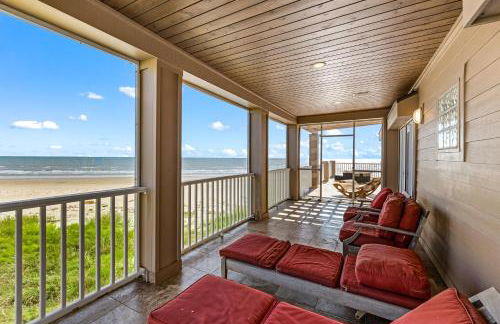 Oceanfront Galveston Beach House Steps to Sand! - Foto 35