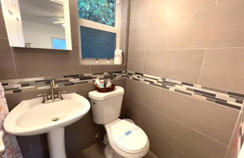 Tropical Paradise in Miracle Mile with Parking - Foto 32