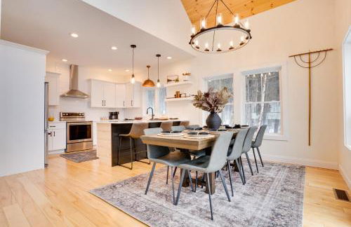 '"Luxury Mountain Getaway'" Sauna, Hot Tub, Massage Chair, Pool Table - Photo 22