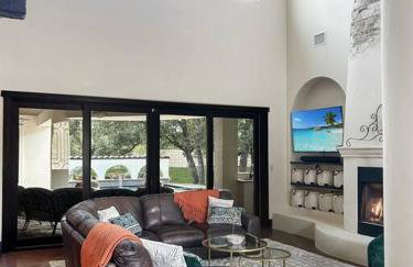 Stunning Spanish-Style Retreat with Pool Sleeps 28 - Foto 14