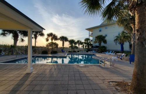 Navarre Beach Landing - Beach Gear Included - Walk to Beach - Sunset Views - Foto 7