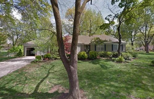 Renovated 4BR 20min to Arrowhead Stadium Sleeps 10 - Foto 15