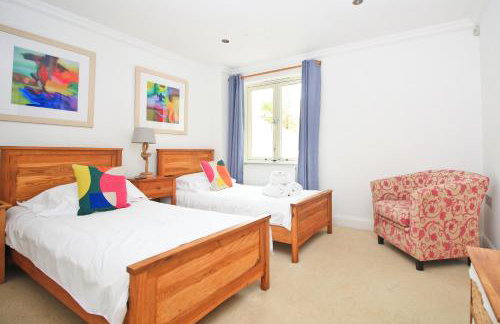 BEACHSIDE SPACIOUS apartment, private garden - Foto 12