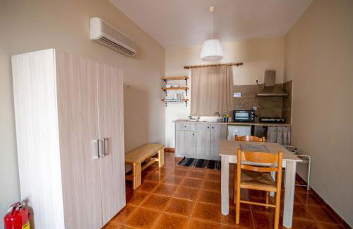 Lorraine's Cottage Style Studios, shared swimming pool and bbq only for guests at Simotata village - Photo 21