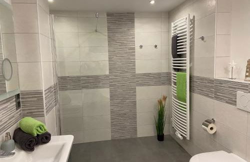 Ferienhaus BellaVita - mit großem eingezäuntem Garten - Infrarotsauna - 3 Hunde willkommen - Badesee 800m entfernt - Foto 17