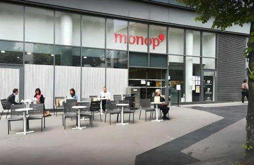 Live Like a Local Stylish 2BR with Balcony & Parking - Foto 29