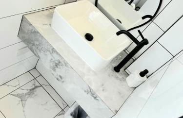 Families Only - Pet Friendly sleeps 6 maximum NO PARTIES - Foto 68