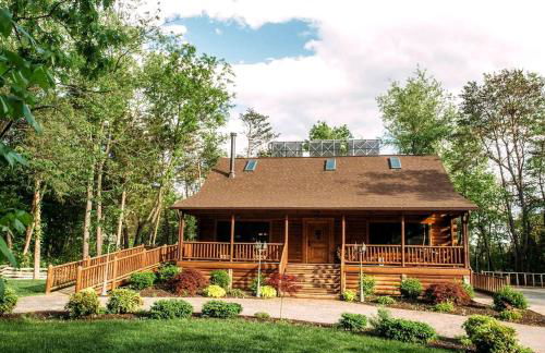 Charming Log Cabin Rental for a Group Getaway in Shenandoah, Virginia - Photo 1
