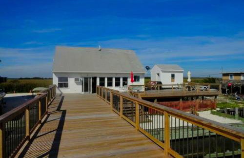 Pet-Friendly Cottage Rental with Stunning Decking on Delaware Bay, New Jersey - Foto 1