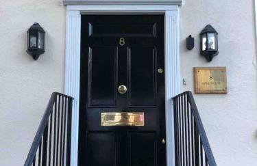 Elegant Epsom Family - Photo 29