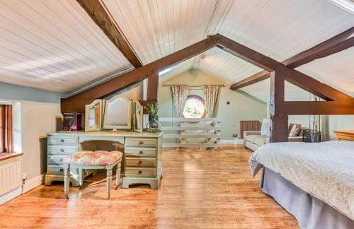 The Hurst Coach House - Photo 26