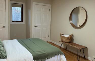 Poconos Chalet -Kayaks- HotTub-Karaoke-Lake - Foto 38