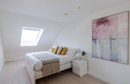 Soho 2-Bed Penthouse - AC - Sleeps 6 - Photo 6