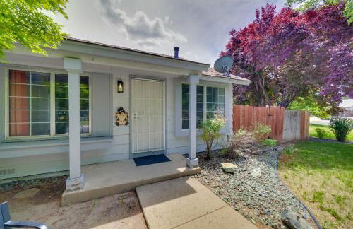 Centrally Located Reno Retreat with Patio and Yard - Foto 28