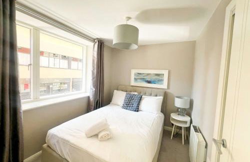 Deluxe Apartment near Cabot Circus w Parking sleeps 5 - Foto 22
