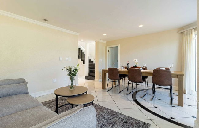 Beachfront Villa, Beach Club, Houtbay - Photo 25