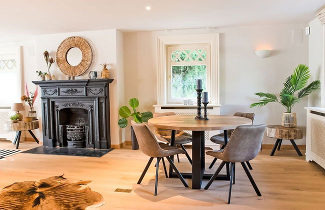 Majestic Villa With Pool and Sauna - Photo 34