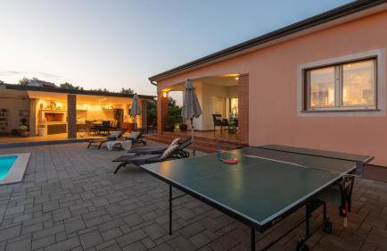 Beautiful Villa Sveta Anna with jacuzzi in Tinjan - Foto 10