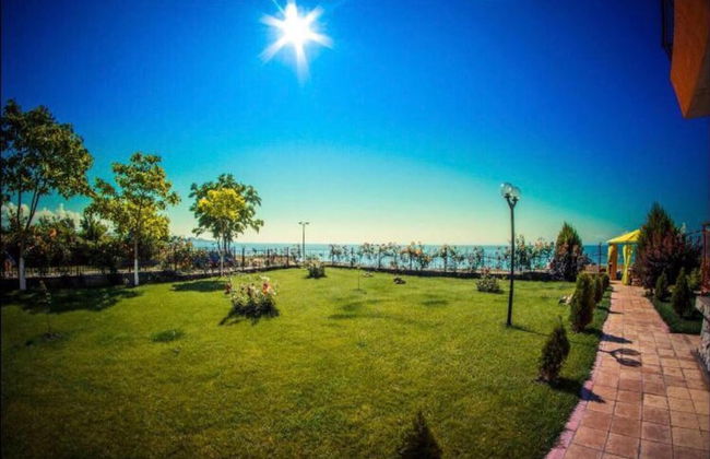 Seaside Studio Apartment in Ravda - Photo 25