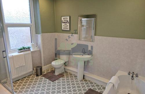Rectory5 - 5 bedroom 7 beds Parking Perfect for Contractors - Foto 16