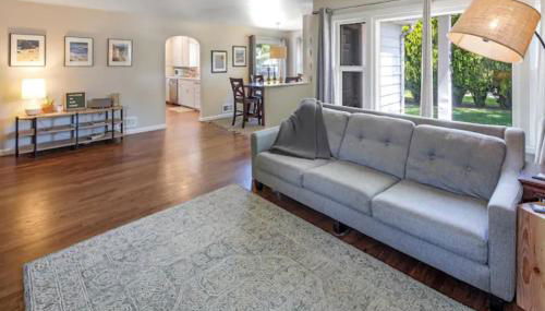 Celebration Chalet! Quant, cozy, a few blocks from BSU and close to downtown Boise, Fireplace, 4 beds, and seating for 6 Pets Welcome! - Photo 5, Other