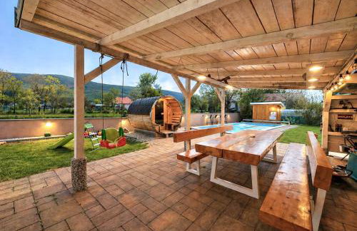 Holiday home Melani - with private heated pool and sauna - Foto 22