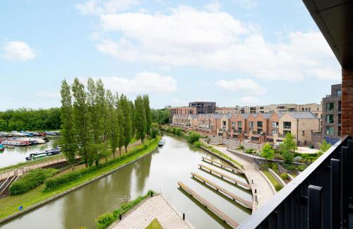 Lovely Home Near Canal, Park, & Central MK - Foto 28