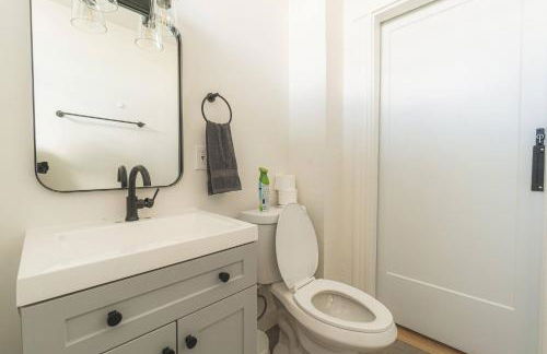 Charming 4-BDR - Walk to Downtown & Free parking! - Foto 23