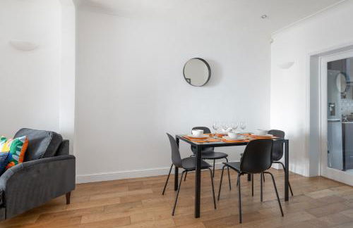 Charming & Spacious 2 BR Home - Photo 18