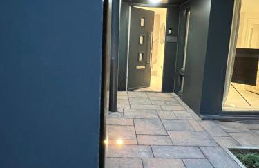 DESIGNER HOUSE - University of Glasgow / Central Glasgow 'Hillhead' West End G12 - Luxurious & Contemporary Detached House / Terrace / Garden / 'electric car charging' Garage Parking - Foto 9