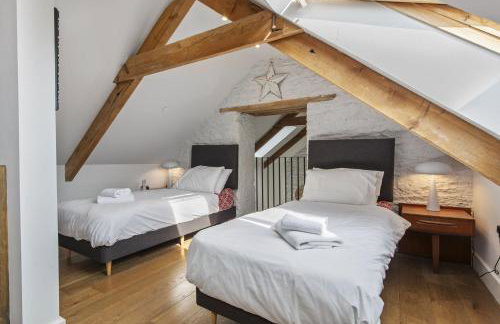 Cartws at Pentrecelyn - styilish barn conversion with large kitchen and outdoor space - Foto 9