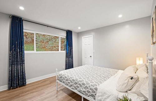 Serene Hilltop Oasis Above the City w Private Pool - Foto 38