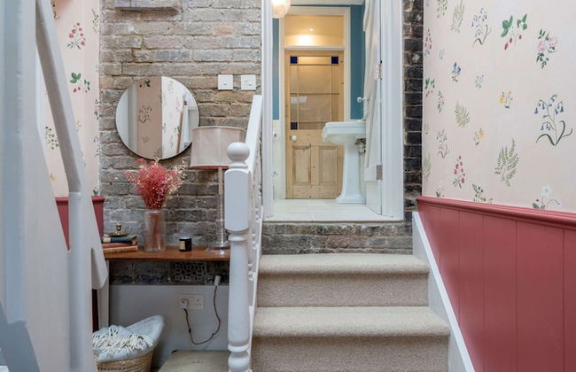 JOIVY Stylish 2-Bed House W/ Private Garden In Hackney - Foto 7