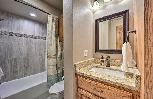 Golf Course and Lake Views Cozy Afton Condo! - Foto 27