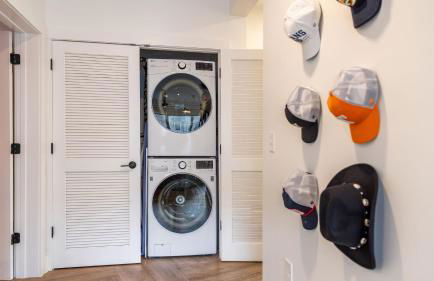 Dual Bachelor Pads w/ Rooftop Lounge & Games Sleeps 26 5 Min to Broadway - Foto 53