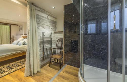 The Signal Box - Photo 16