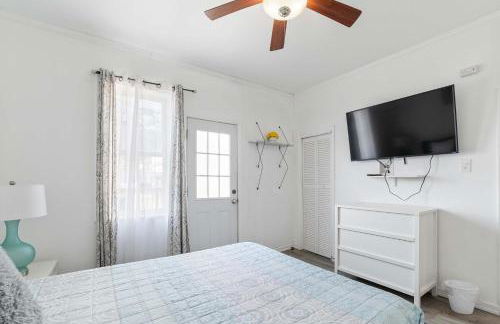 Oversized Family Beach Block Duplex with Game Room - Foto 24