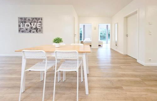 Tolstov House - 6 Zimmer Haus - große Küche - Garten - Parkplatz - 25min Messe DUS - Foto 11