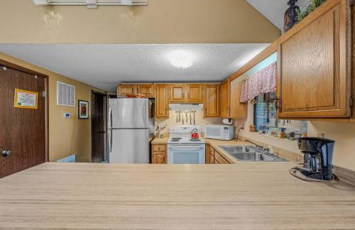 Fox Hollow - Hot Tub, Wifi, Pet Friendly, Screen Porch, Deck, Recreation Center, Pool Access, Golf Nearby, Hiking, Grill, Fireplace, King Bed - Foto 31