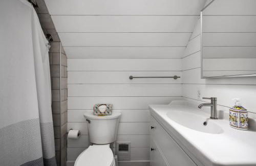 Loft Wood Stove Fire Pit Grill & Deck on Creek - Foto 24