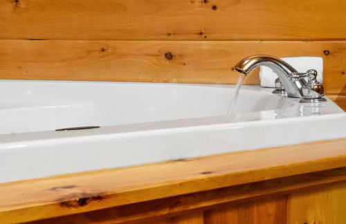 A Creek Runs Thru It - Secluded Waterfront Cabin - Foto 25