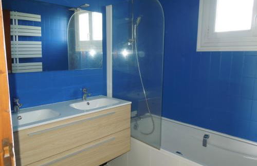 En Bretagne, villa de 2 à 8 pers , meublé de tourisme 3 étoiles nichée dans un écrin de verdure à 2500m de la plage - Foto 8