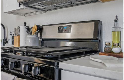 Cozy Historic Gem: 5 Mins to Downtown SA - Foto 13