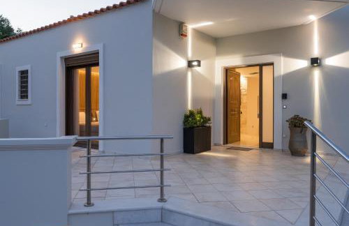 Villa Wisdom - Elegant & Homely with Pool, Galatas - Photo 54